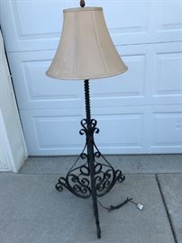 Vintage Iron floor lamp, beautiful scroll wook