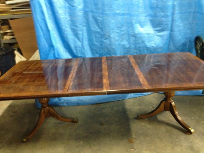 Table with 2 leaves