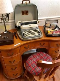 Kidney desk, Celuloid Vintage Typewriter