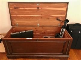 Lg Mah Cedar Chest xcell cond