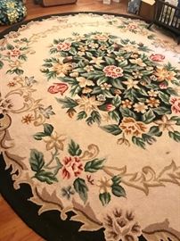 Oval hook rug aprox 8x6 xcell cond