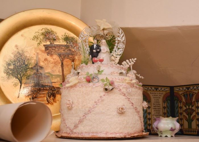 Vintage Souvenir Wedding Cake