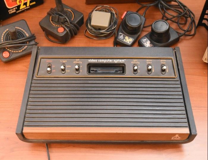 Vintage Atari Video Computer Game System / Console