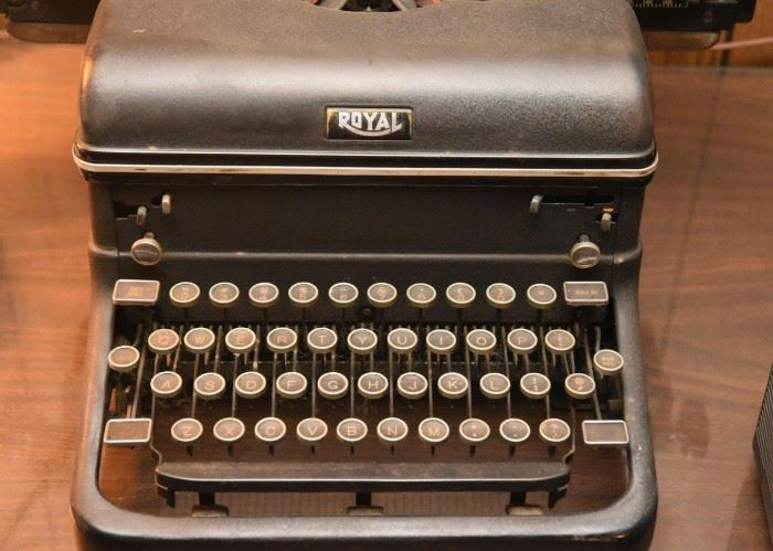 Antique Royal Typewriter 