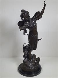 Artz Brtonze Flower Lady