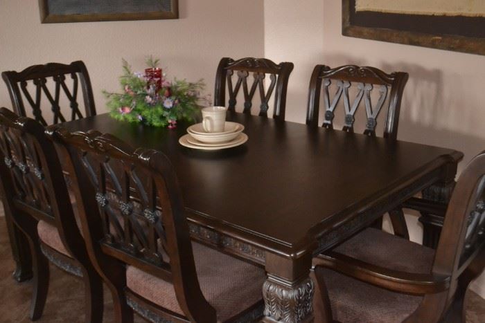 Stunning Formal Dining Room Set with Table, 6 chairs, 2 large leaves