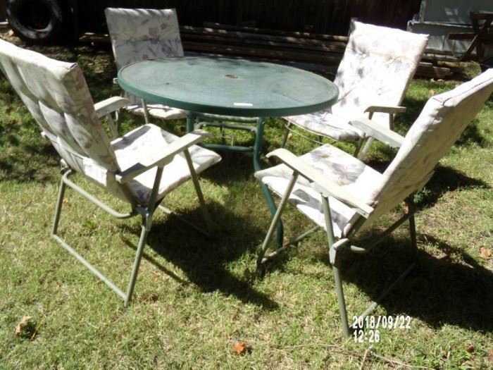 Round Patio table and folding chairs with pads