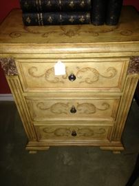 Perfect 3-drawer side chest