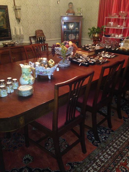 Exceptional dining table & 8 chairs