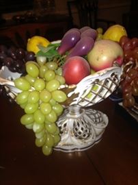 Reticulated bowl perfect for artificial fruit