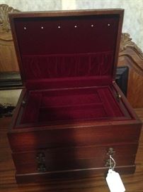 Jewelry box