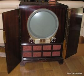 1951 Zenith H2445R Radio in Cabinet. 