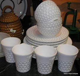 Beehive Dinnerware