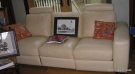 Another photo of the Lemon Stylehouse Power Recliner Sofa