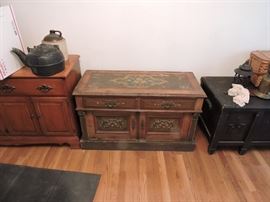 Tyrolean blanket chest