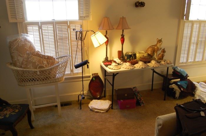 master bedroom-lamps, wooden kitty