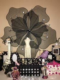 Lots of Black and White Décor....are you the Queen? :)