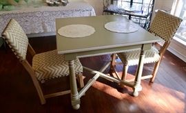 Cute green dinette set and two chairs