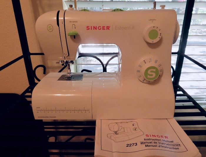Singer Esteem II Sewing Machine