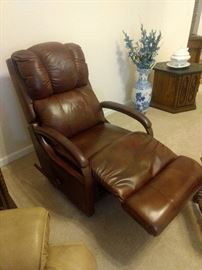 AWESOME lazy boy leather recliner!!  Home owner paid over $1,000 for it!!