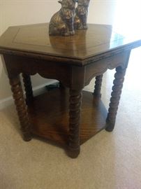 Great end table!  Great condition!