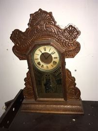 INGRAHM GINGERBREAD KEYWIND KITCHEN CLOCK