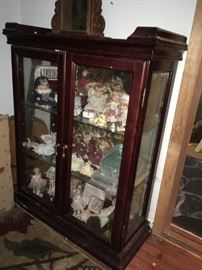 GLASS DISPLAY CABINET & DOLLS