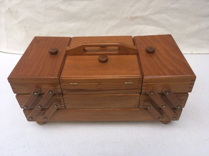 VINTAGE ACCORDION STYLE SEWING BOX