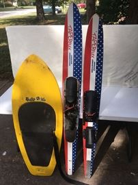 WAVEBOARD, COMPETITION SKIS