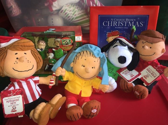 "PEANUTS" CHARACTERS W/SOUND