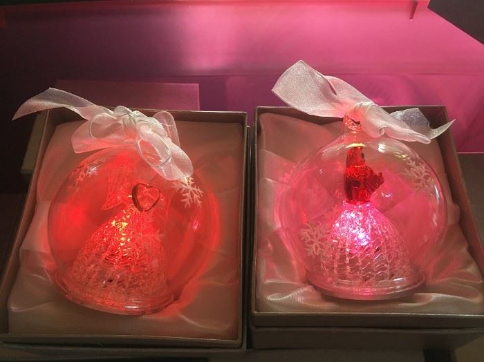 17 COLOR CHANGING BATTERY ORNAMENTS