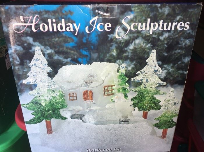HOLIDAY ICE SCULPTURE