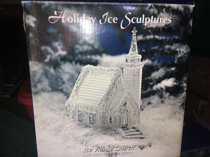 HOLIDAY ICE SCULPTURE