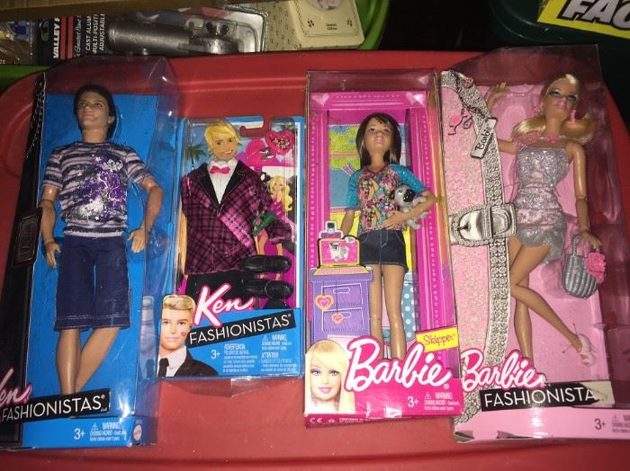 BARBIES & KEN