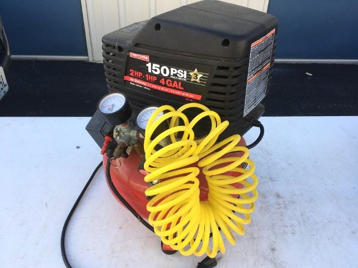 CRAFTSMAN 4 GAL. PANCAKE AIR COMPRESSOR