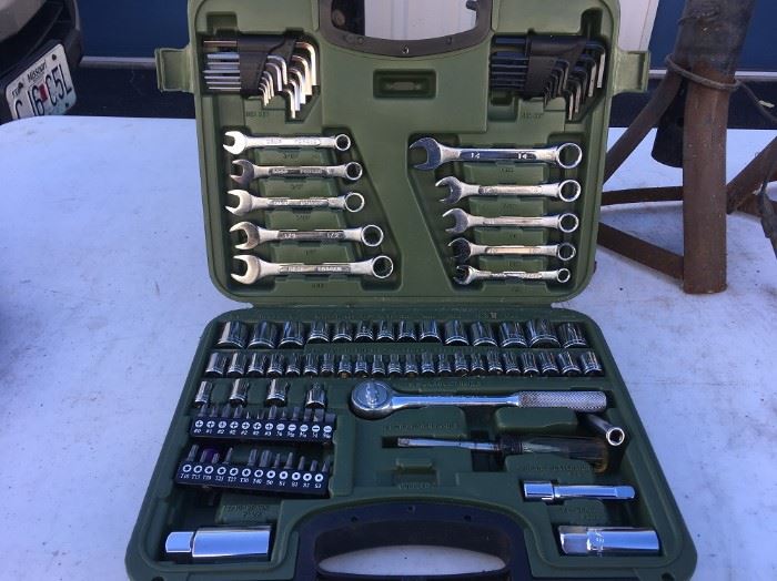 103 PC. MECHANIC'S TOOL SET