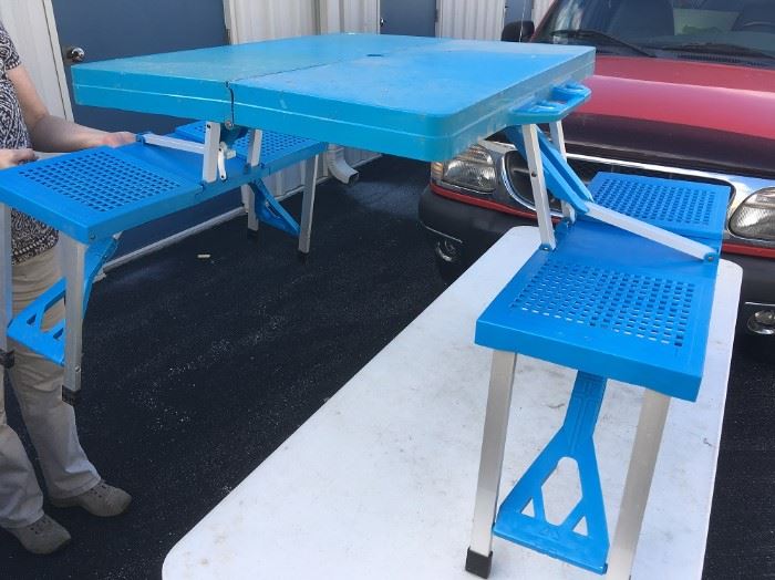 FOLDING CAMP TABLE W/BENCHES