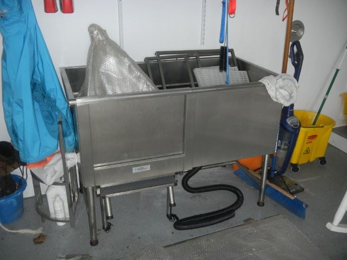 48" stainless steel dog wash station, with walk-up ramp   https://www.petedge.com/zpetedgemain/catalog/productDetail.jsf?wec-appid=PEDM_WEBSHOP_TR&itemKey=005056A633791ED2B5864A943AA48FB3