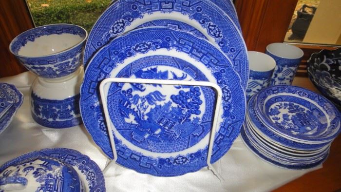 Blue Willow,  Plates, Saucers and cups 