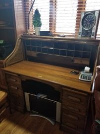 Roll top desk