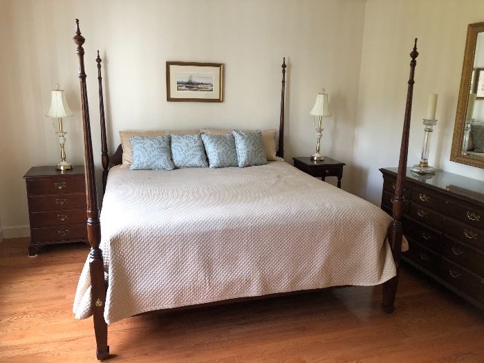King Size Four Poster, included Bureau and night stand