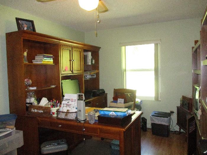 Great condition L-shaped office set up