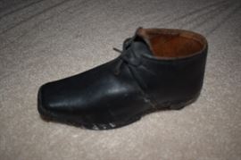 ANTIQUE SHOE