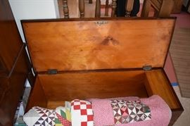ANTIQUE TRUNK 