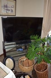 FLATSCREEN TV, TV STAND