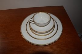 SYRACUSE CHINA SET