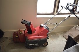 SNOW BLOWER
