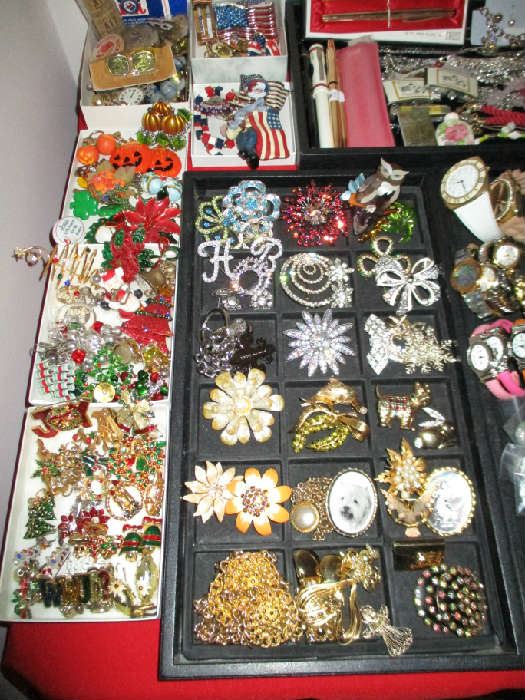 HOLIDAY, BROACHES