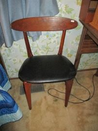 VINTAGE CHAIR