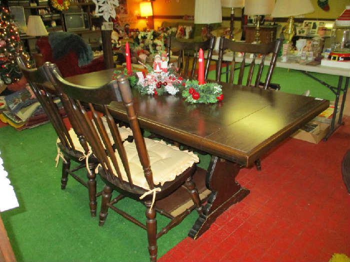 DINING TABLE W/4 CHAIRS